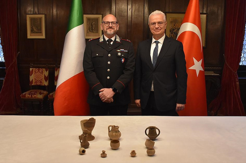 Türkiyeden kaçırılan tarihi eserleri İtalya Polisi yakaladı
