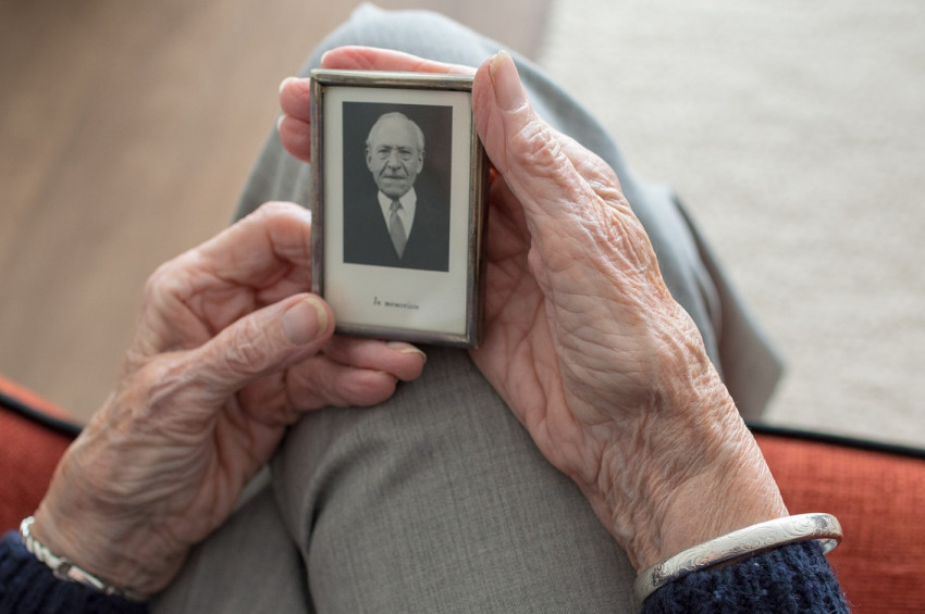 Yakınlarını kaybetmiş yaslı insanlara nasıl yaklaşılmalı?