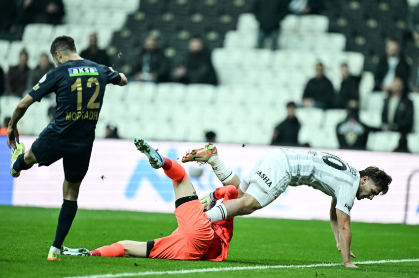 Beşiktaş, sahasında Kasımpaşaya farklı yenildi: 3-1
