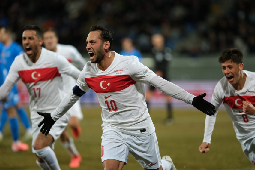 İzlandanın gol atarak başladığı maçı Türkiye kazandı: 4-2