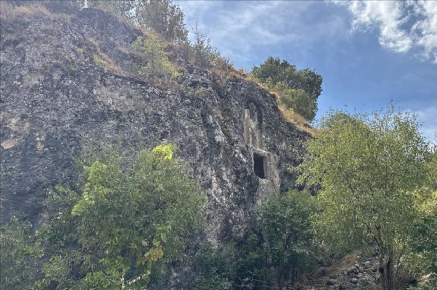 Adıyamanda 1700 yıllık 1,5 metrelik kadın kabartması keşfedildi