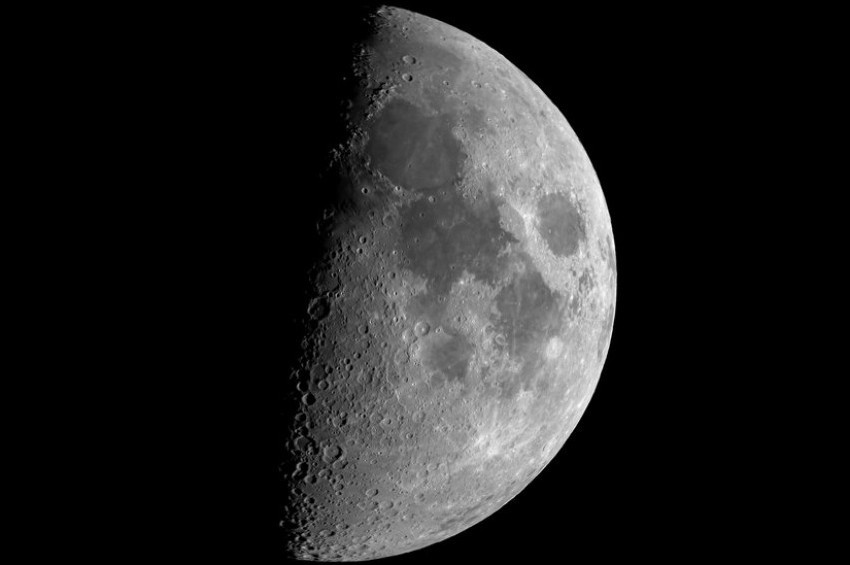 Ayın karanlık yüzünde magmatik yapılar keşfedildi