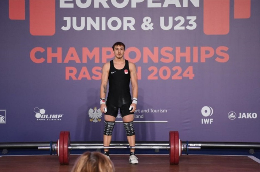 Yusuf Fehmi Genç, 3 altın madalyayla Gençler Avrupa Halter Şampiyonu oldu