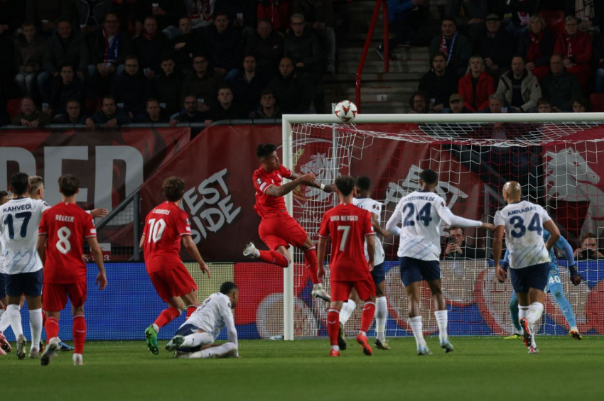 Fenerbahçe, Twente deplasmanından 1 puanla dönüyor: 1-1