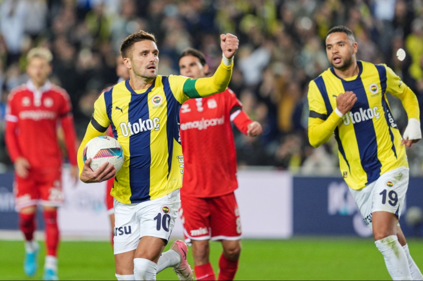  Fenerbahçe, Sivassporu 4-0 yenerek 3 puana uzandı