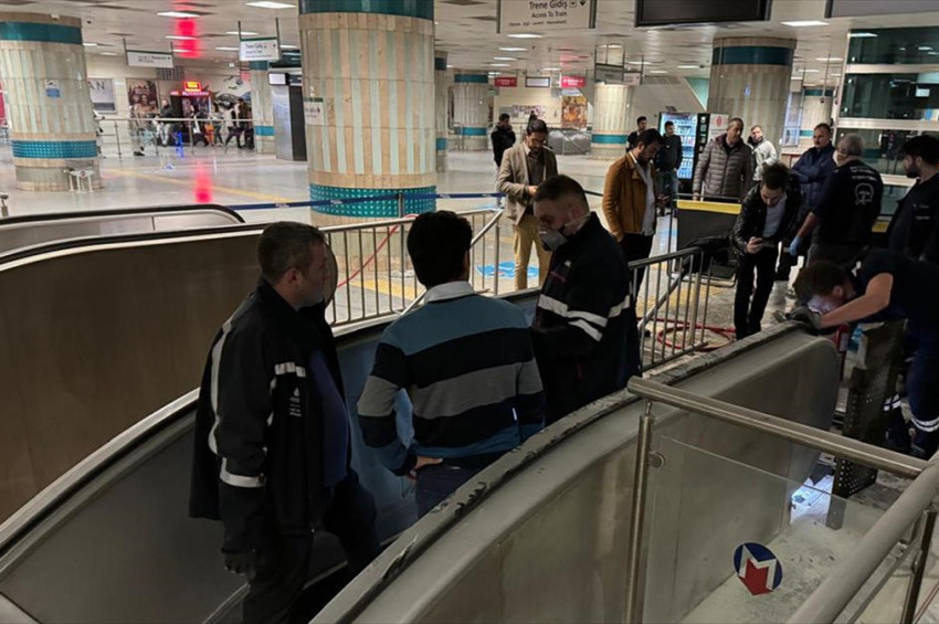 Yenikapı metro istasyonu yangın nedeniyle ulaşıma kapatıldı