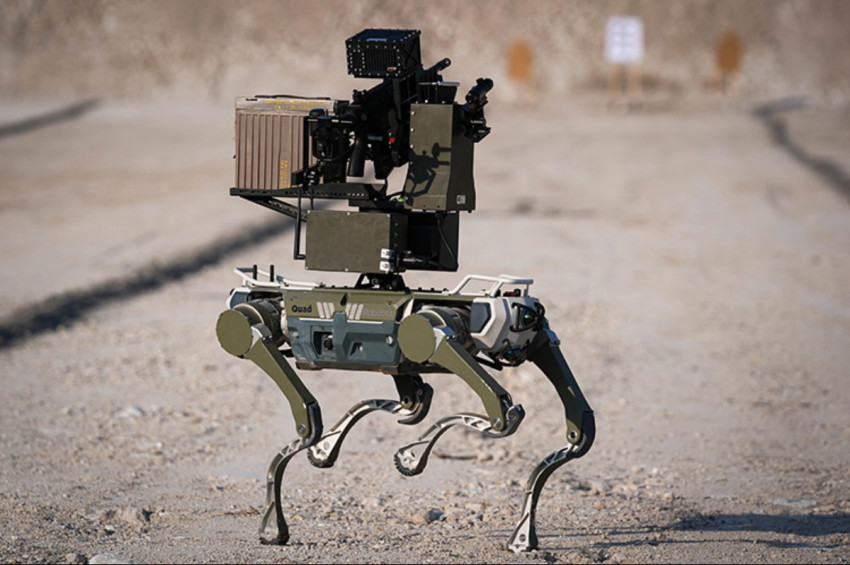 Silahlı robot köpek Bars, keskin nişancılara kafa tuttu