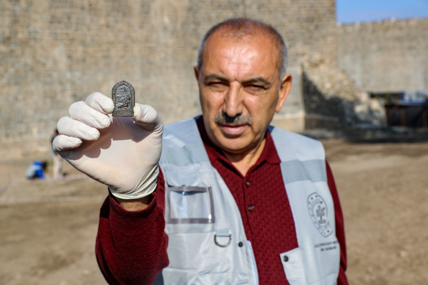 Arkeologlar, Diyarbakırda Çanakkale Savaşı  Rozeti buldular