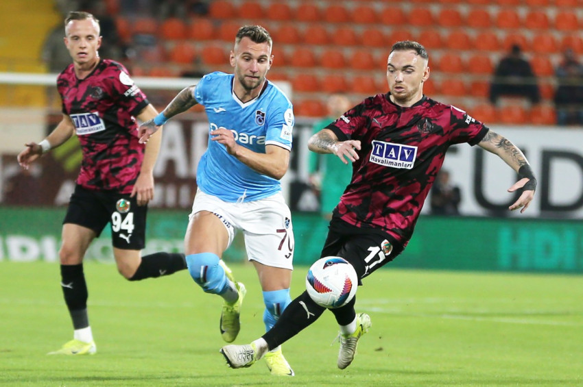 Alanyaspor 10 kişi ile, Trabzonsporu eli boş gönderdi: 2-1
