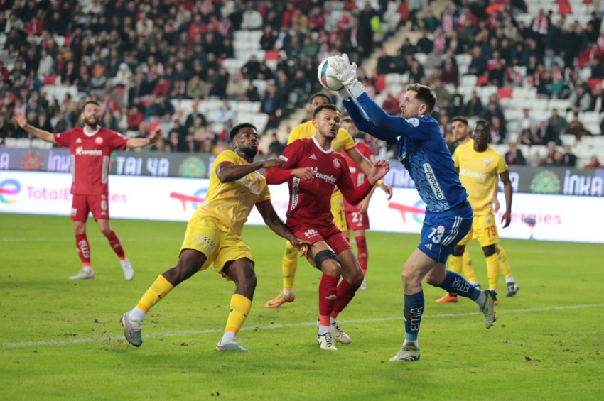 Antalyaspor, Kayserisporu 2-0 yendi