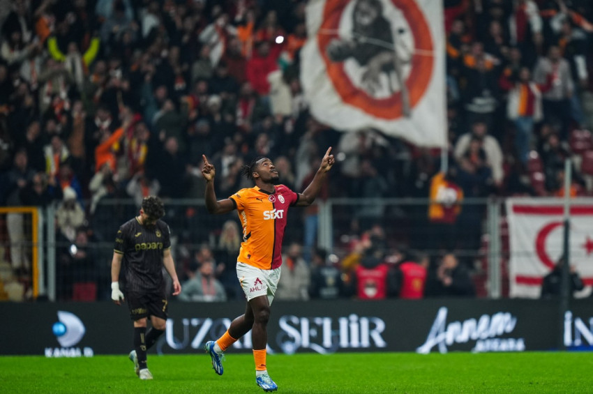 Galatasaray ile Trabzonsporun gol düellosunda sevinen ev sahibi oldu: 4-3