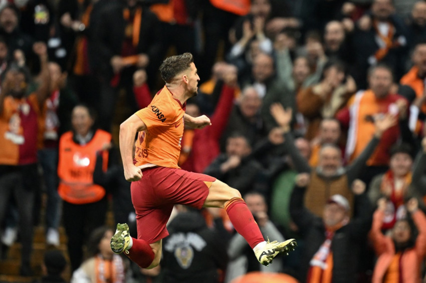 Galatasaray, Başakşehiri 2-0 yenerek şampiyonluk iddiasını sürdürdü