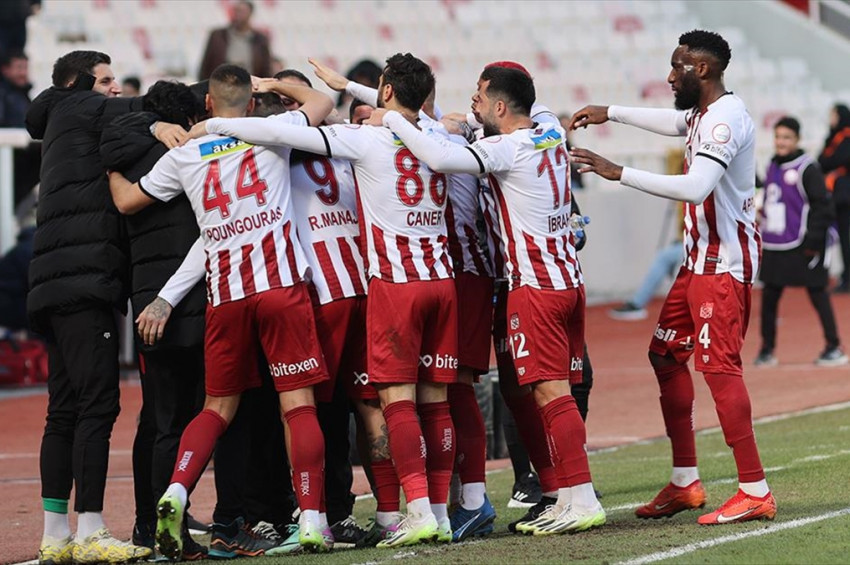 Sivasspor, Rizesporu  Manajın golü ile yıktı: 1-0