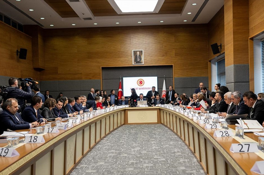 Emekli bayram ikramiyesi artışı komisyondan geçti