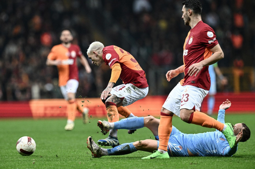 Galatasaray, Antalyasporu 2-1 yenerek liderliğini sürdürdü