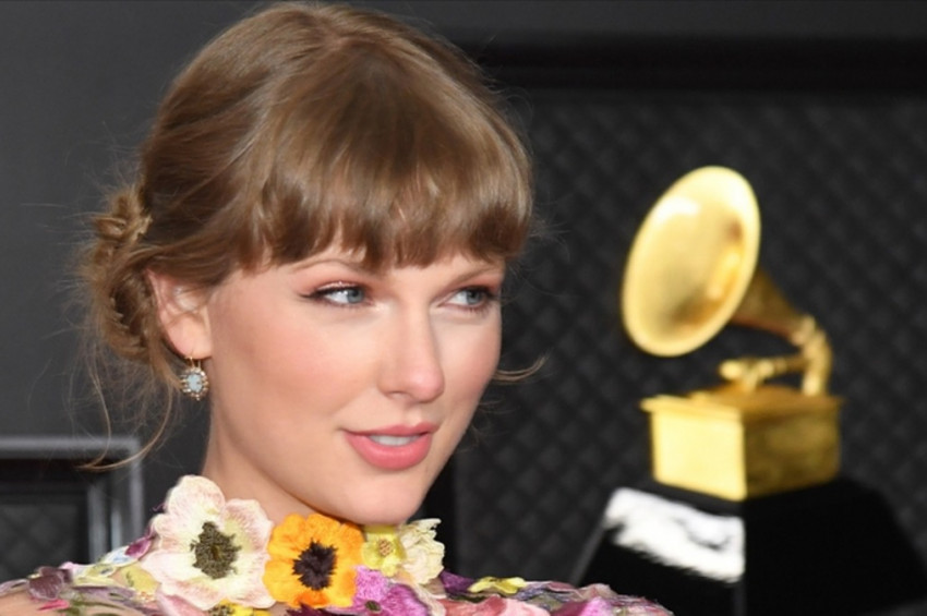 Uçak takipçisi Jack Sweeney, Elon Musktan sonra Taylor Swiftin başına bela oldu