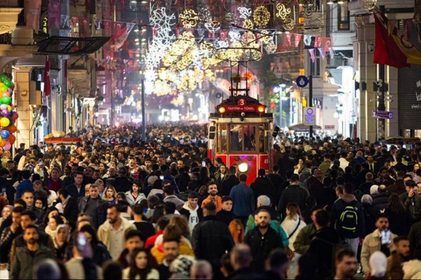 İstanbulun nüfusu azaldı ama hâlâ 131 ülkeden fazla