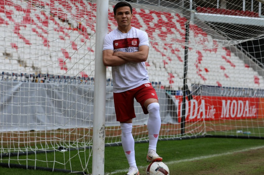 Sivasporun 12. Yabancı oyuncusu Özbek Azizbek Turgunboev oldu