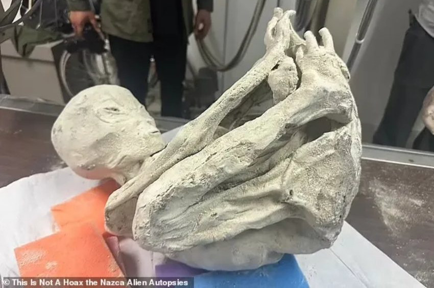 Uzaylı mumya şarlatanlığından sonra 3 parmaklı mumyalanmış insansı iddiası