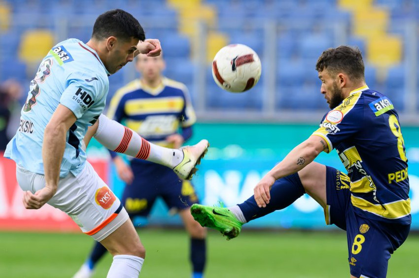 Ankaragücü 13 yıl sonra Başakşehiri yenerek 7 hafta sonra 3 puana kavuştu