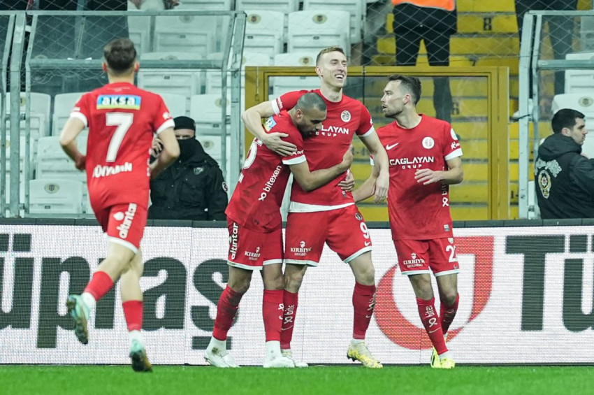 Antalyaspor, İstanbulda Beşiktaşı 2-1 yendi