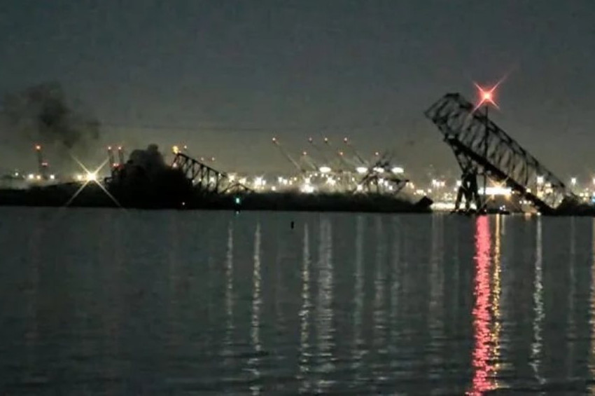 Francis Scott Key Köprüsü gemi çarpması sonucu ikiye bölündü!