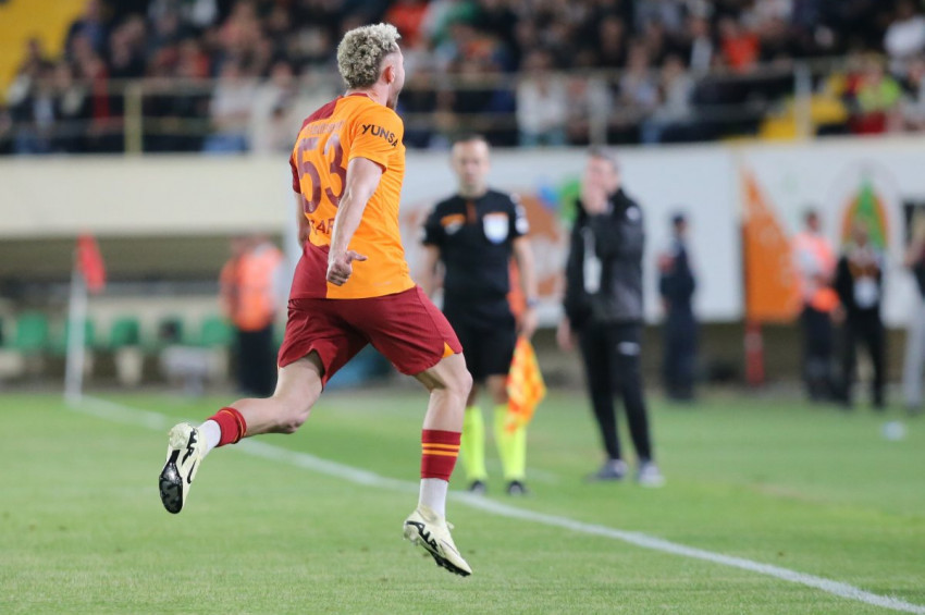 Galatasaray şampiyonluk yolunda son sürat ilerliyor: 4 - 0