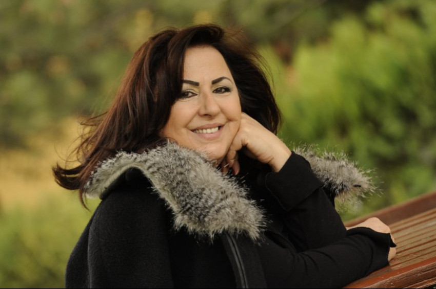 Ünlü Sanatçı Nur Yoldaş hastaneye kaldırıldı