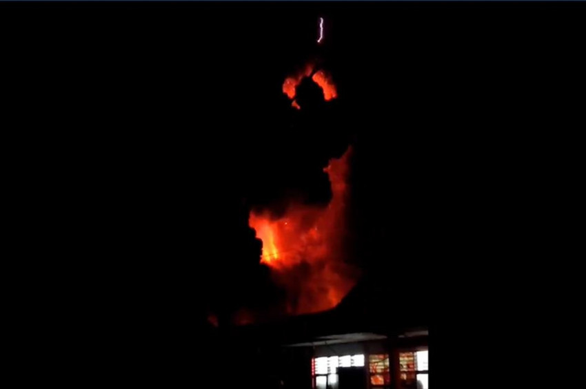 Endonezyada Ruang Yanardağı patladı, 11 bin kişi risk altında