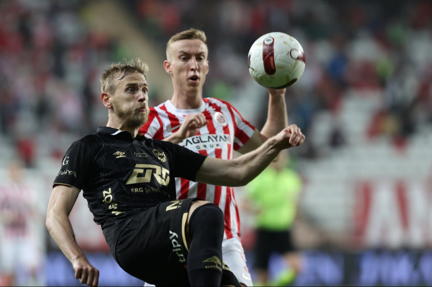 Antalyaspor ile MKE Ankaragücü karşılıklı gollerle puanları paylaştı