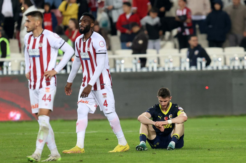 Sivasspor, Fenerbahçenin şampiyonluk hayallerine ağır darbe vurdu
