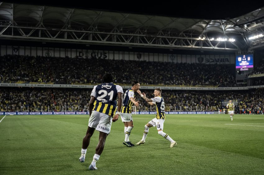 Fenerbahçe Beşiktaş derbisinden 3 puan almayı başardı: 2-1