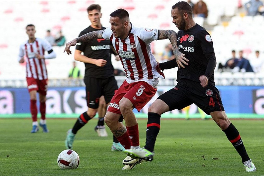 Sivasspor, Fatih Karagümrükten 3 puanı tek golle aldı