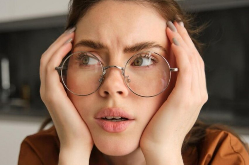 Bulanık görme ve baş ağrısı astigmat belirtisi olabilir