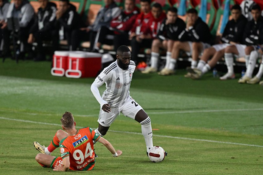 Alanyaspor ile Beşiktaş 1-1 berabere kaldı