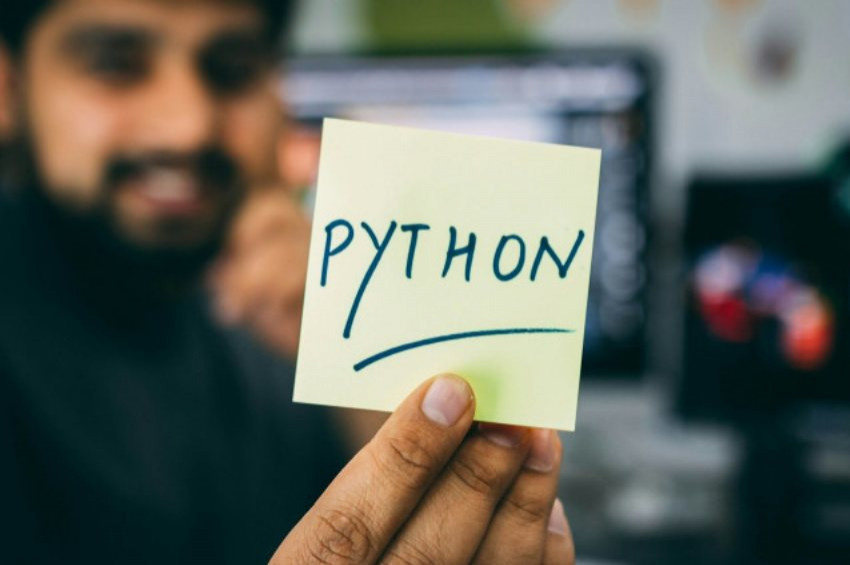 Python programlama dilinin popüler olmasının 5 nedeni