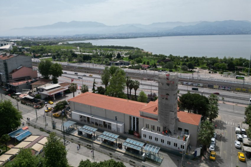 İzmit halkevi binasının restorasyonu sürüyor