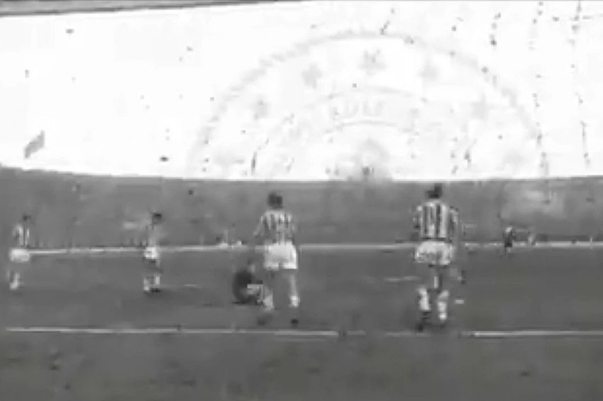 Yıl 1960:  Galatasaray-Fenerbahçe maçından görüntüler 