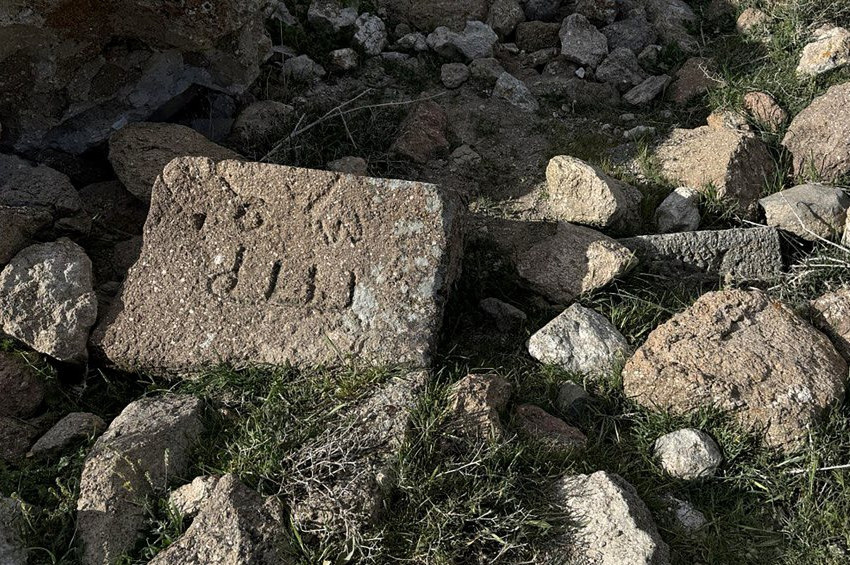 Binbir Kilisede yıkık kilise taşlarında Allah yazıları bulundu