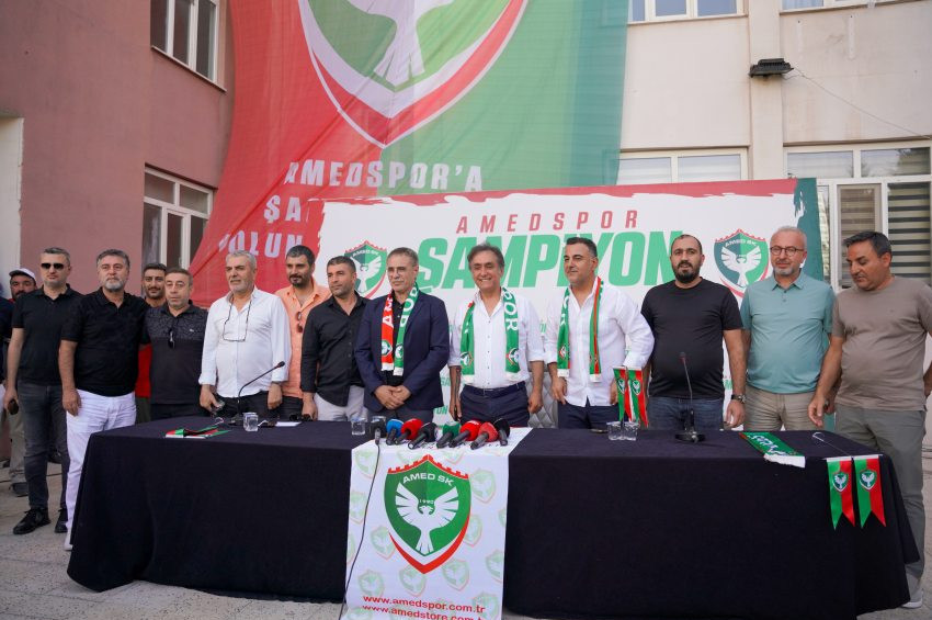 Teknik direktör Ersun Yanal, Amed Sportif Faaliyetler ile sözleşme imzaladı
