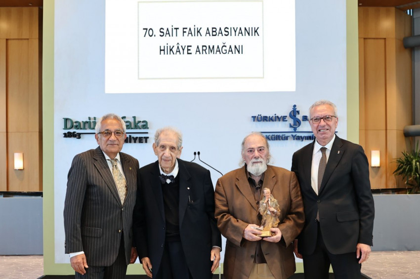 Barlas Özarıkça, Sait Faik Hikâye Armağanını törenle aldı