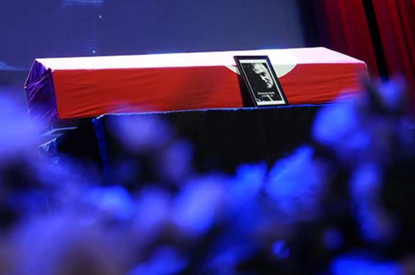 Kenan Işıkın cenazesi AKMdeki törenin ardından Ankaraya uğurlandı