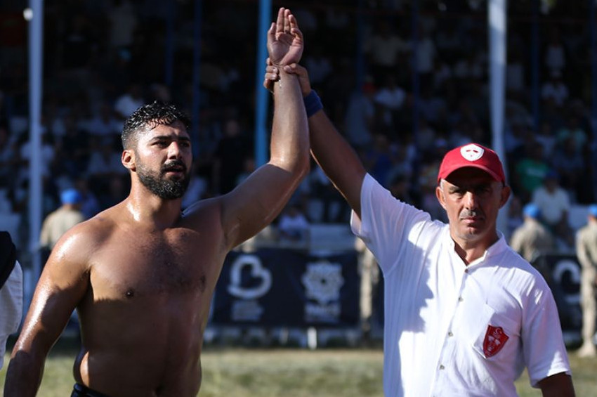 Kurtdereli Yağlı Güreşlerinin 2024 başpehlivanı Enes Doğan oldu