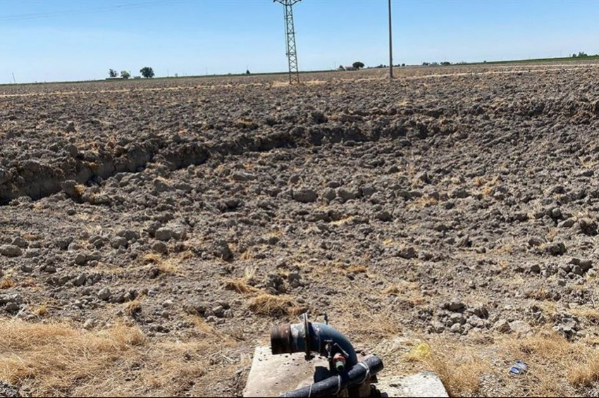 Konyada bir tarlada daha 20 metrelik obruk oluştu.