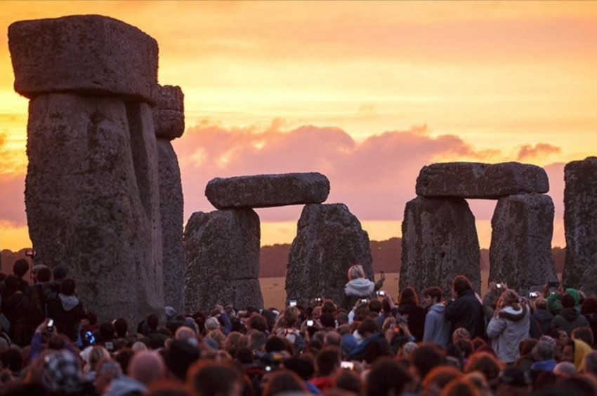 Stonehenge tapınağı taşlarından biri İskoçyadan getirilmiş