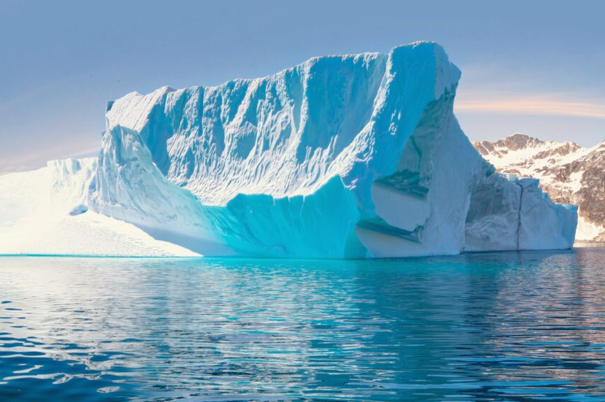 Aylardır girdabın ortasında dönen buz dağı A23anın sonu merak ediliyor?