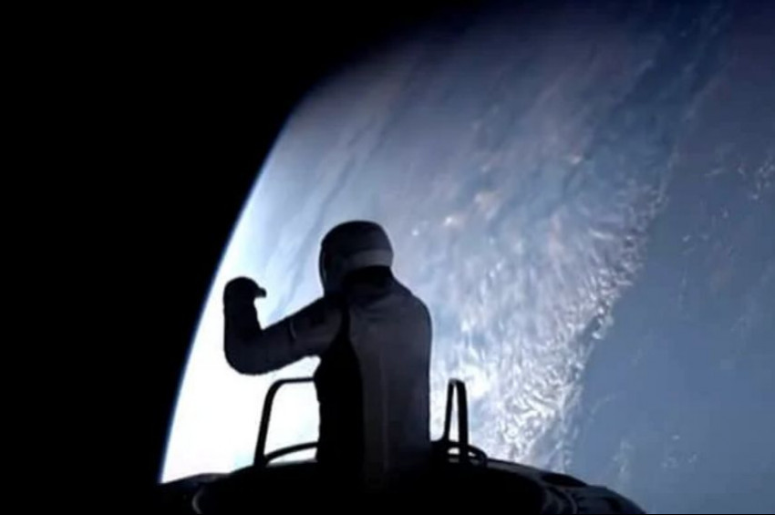 İlk kez bir sivil uzayda yürüyüş yaptı