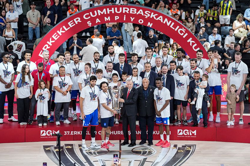 Basketbolda 2024 Erkekler Cumhurbaşkanlığı Kupasını Anadolu Efes kazandı