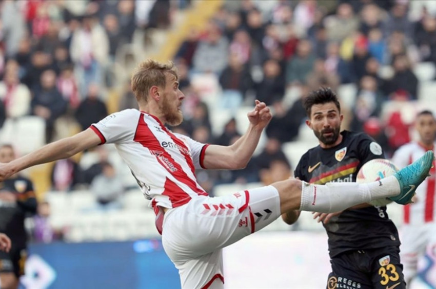 Sivasspor, Kayserisporu farklı yendi: 5-2