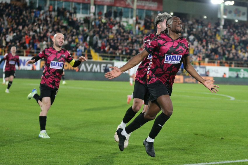 Alanyaspor , Konyasporu 2-1 yenerek yeni yıla 3 puanla başladı